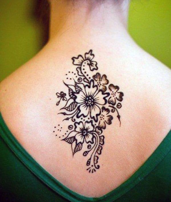 Mehndi design on back that is very fashionable and attractive