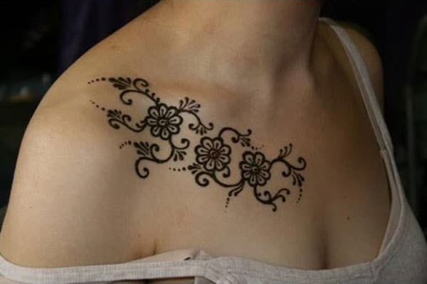 chest floral mehandi design that beautifies 