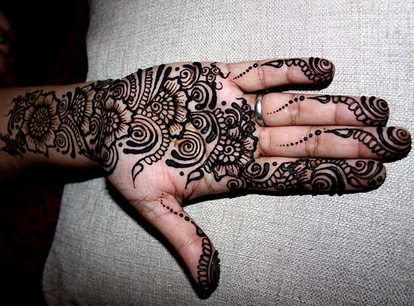 floral and paisley mehendi palm design