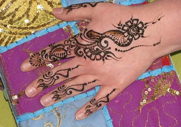 floral finger mehandi design