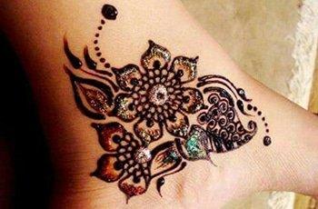 ankle mehndi design