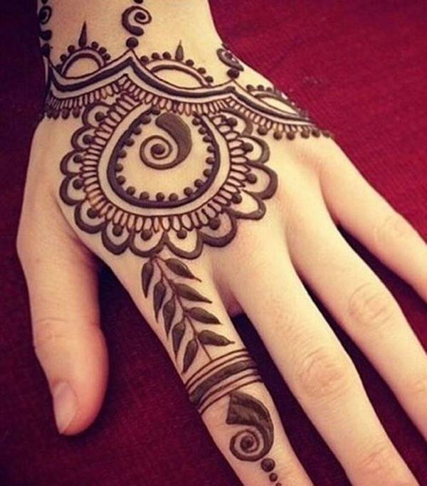 Elegant mehndi design for back hand