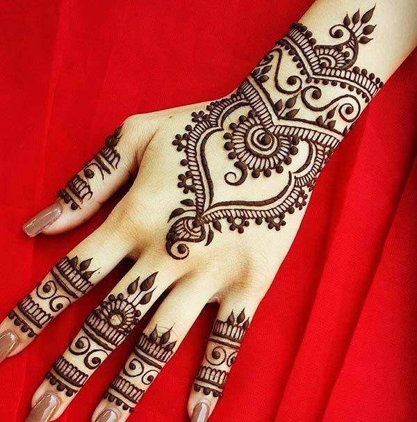 Modern mehndi design for backhand