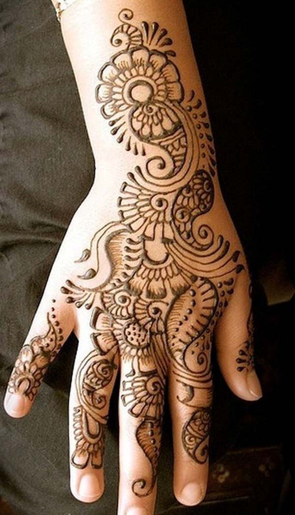 floral and leaf pattern mehndi design for backhand