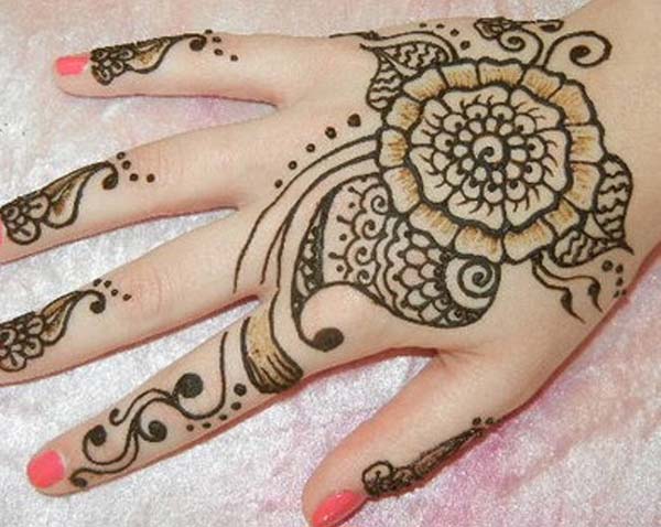 Traditional mehndi design for backhand