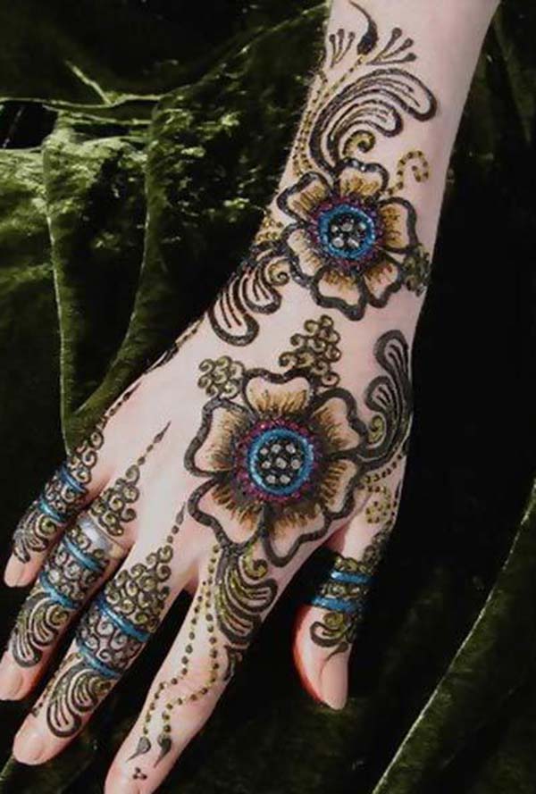 Best floral mehndi design for back hand