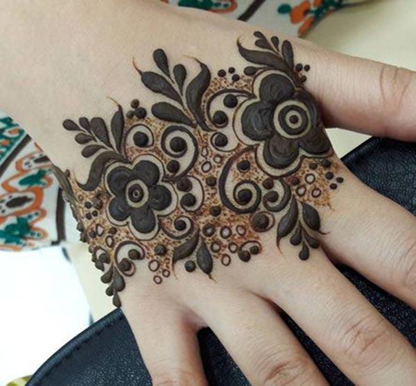 flowers mehndi design for backhand