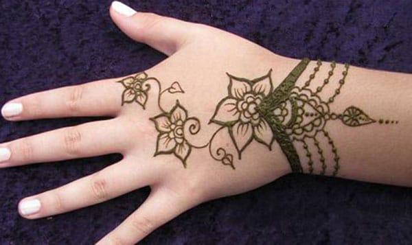 floral bracelet mehndi design for backhand