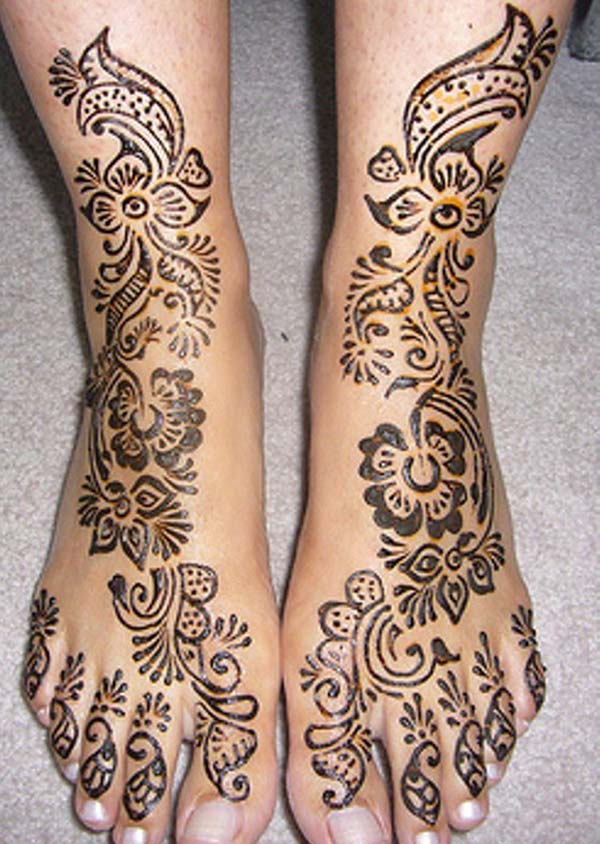 flowers mehendi design for feet