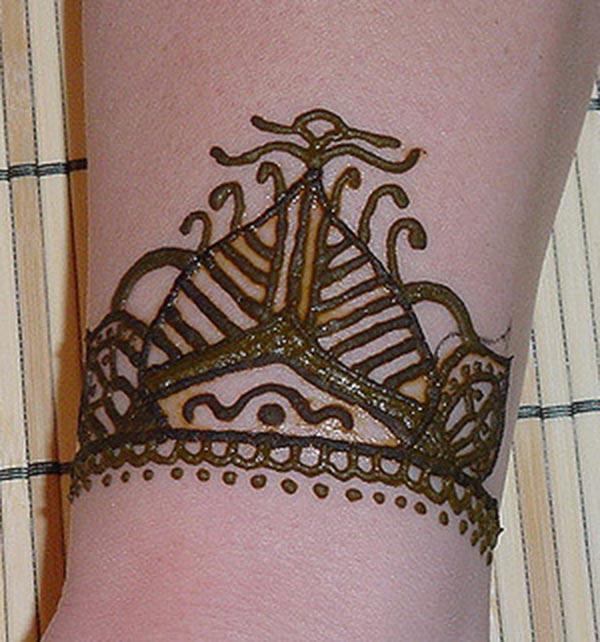 simple mehendi design for wrist