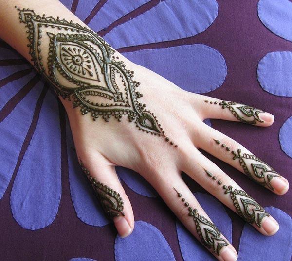 modern mehndi design for wrist 