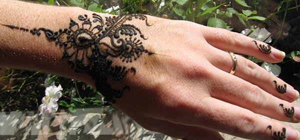 bracelet mehendi design for wrist