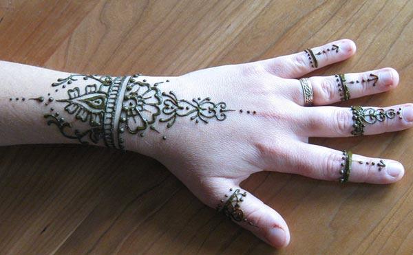 flower mehndi design for wrist