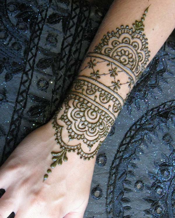 flowers mehendi design for wrist