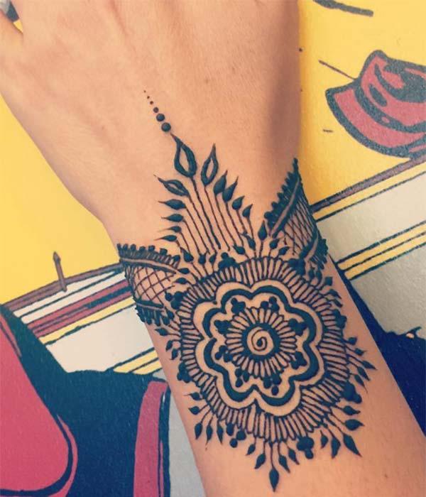 floral mehndi design for wrist