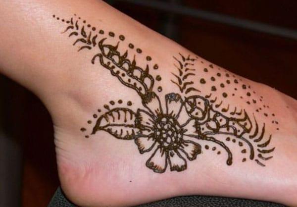 flower and leaf mehendi design for ankle