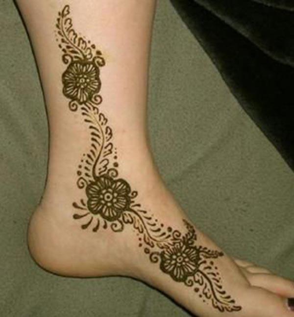 vine and polka mehndi design for ankle