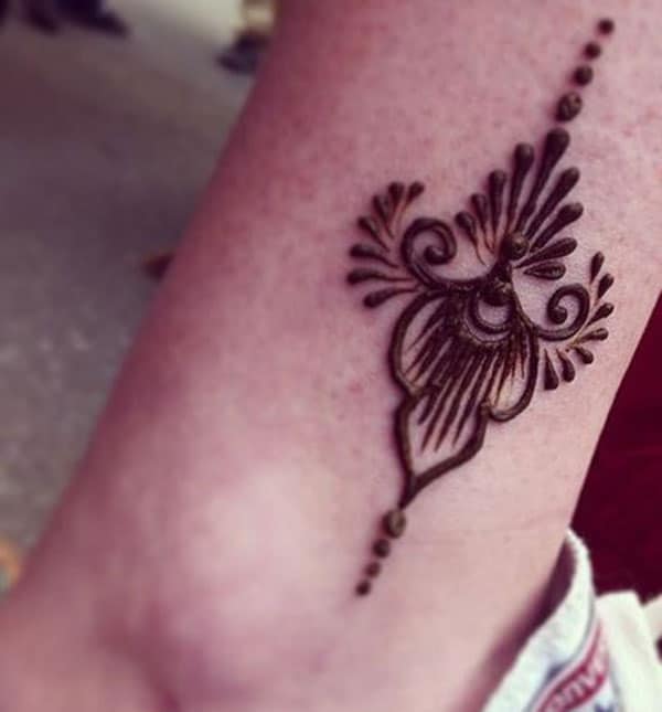 simple mehndi design for ankle