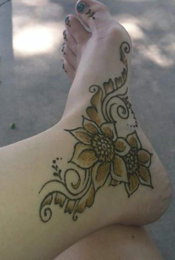 flowers mehendi design for ankle