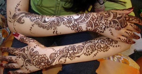 flowers and paisley mehendi design for fingers