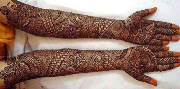 traditional patterns mehndi design for full arm