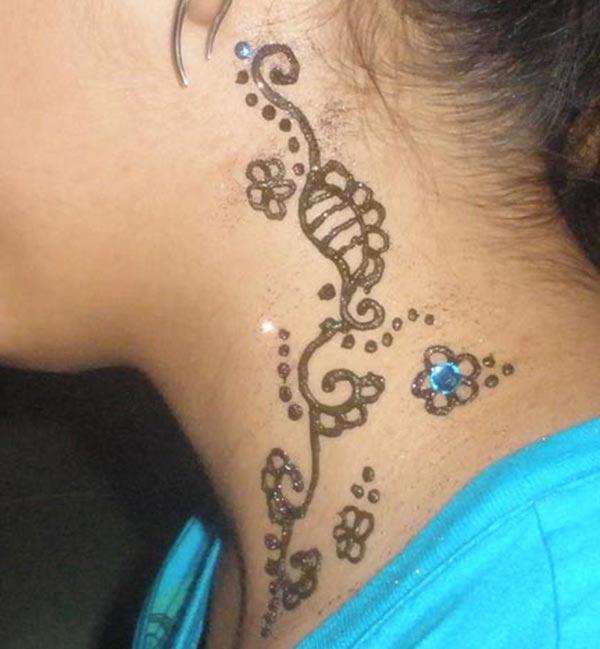 lovely mehndi design for neck