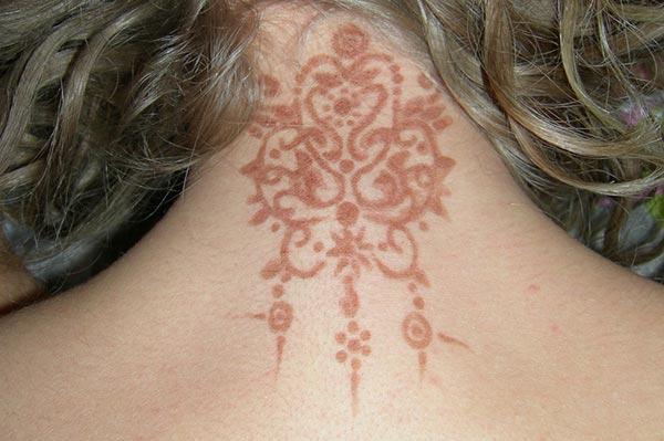 artistic mehndi design for neck