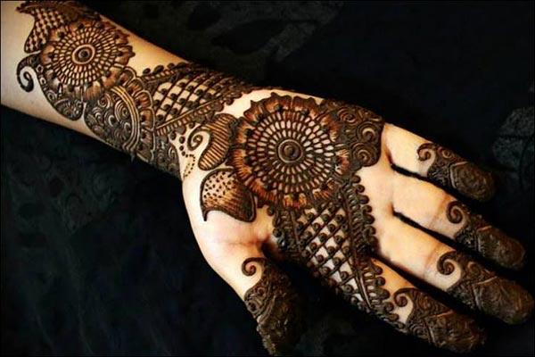 aesthetic Mehandi design for palm-palms