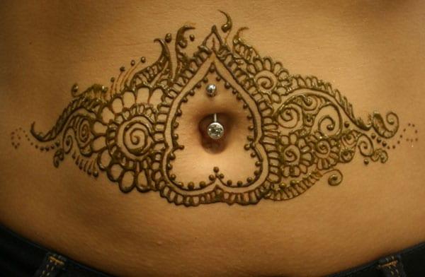 intricate pattern mehndi design for stomachs