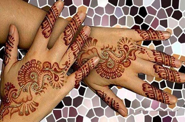 dazzling Arabic Mehendi design on back hand for women 