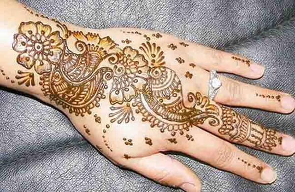 Mehendi design on back hand for Women 