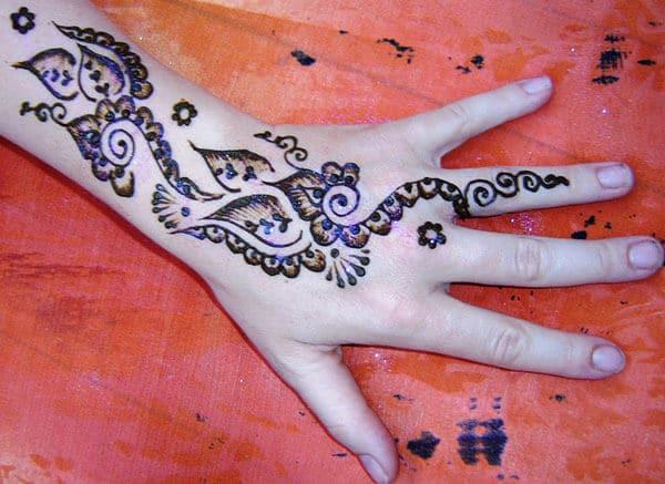 back hand Mehndi design a different look