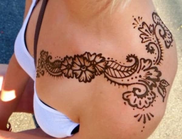 Cute and Simple Floral Vine Mehendi Design Ideas on Shoulder