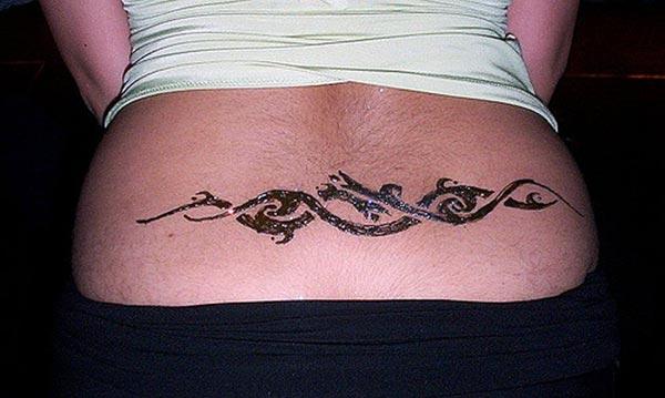 Easy and Lovely Lower Back Mehendi Design for Women