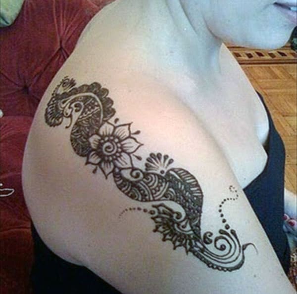 Lovely Floral and Paisley Vine Mehndi Design on Shoulder