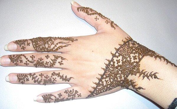 mehandi design on back hand for women