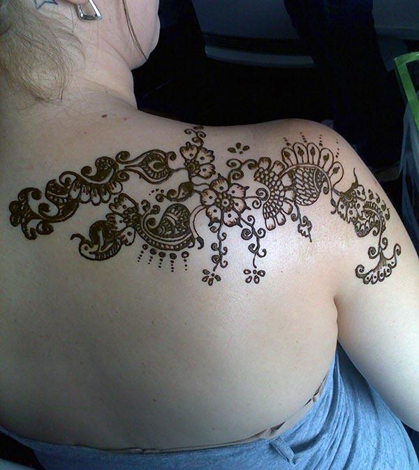 Paisley and Floral Shoulder Mehendi Design for Girls