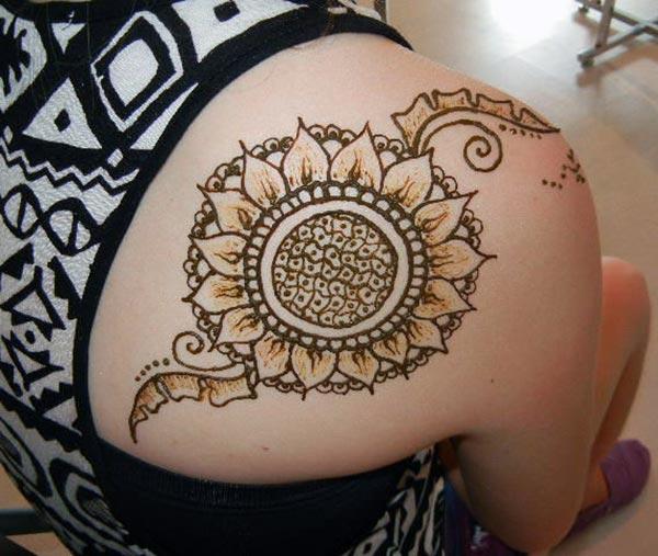 Pretty Floral Mehndi Design on Shoulder