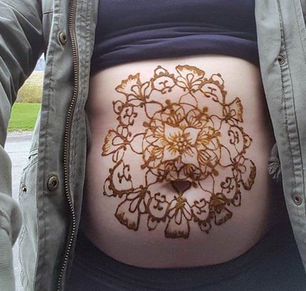 An exquisite stomach mehendi design for woman