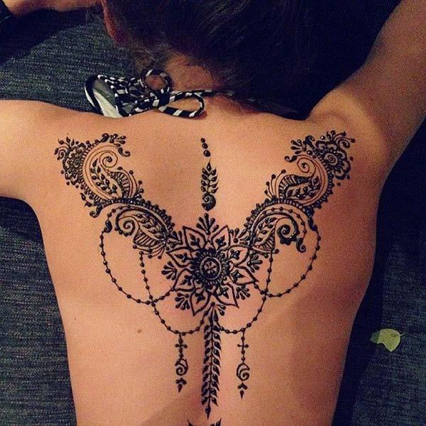 An amazing back mehendi design for Girls and ladies