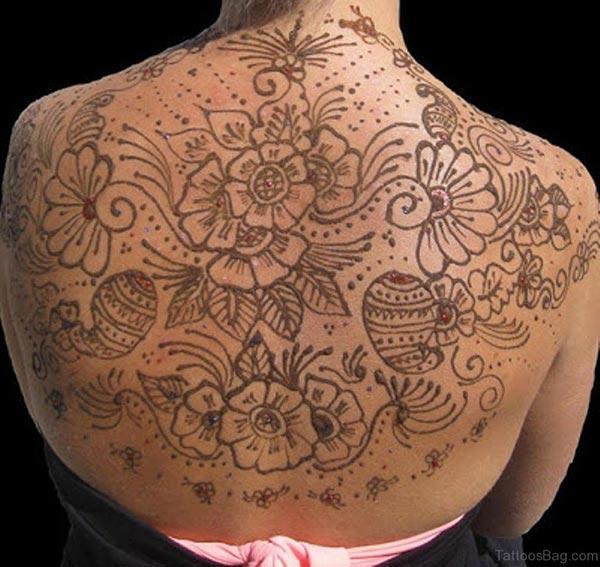 An exquisite back mehendi design for girls and women