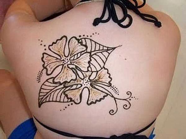A floral back mehndi design for henna loving ladies