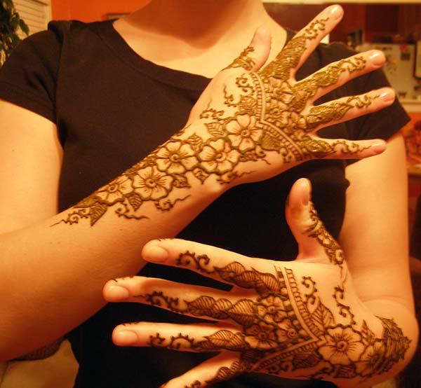 A lovely back hand mehndi design for women and girls