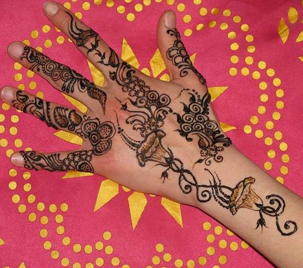 A wonderful mehendi design on back hand for women