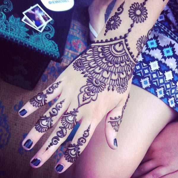 An arresting back hand mehndi design for Ladies and girls