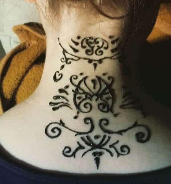 A creative neck mehendi design for Girls and ladies