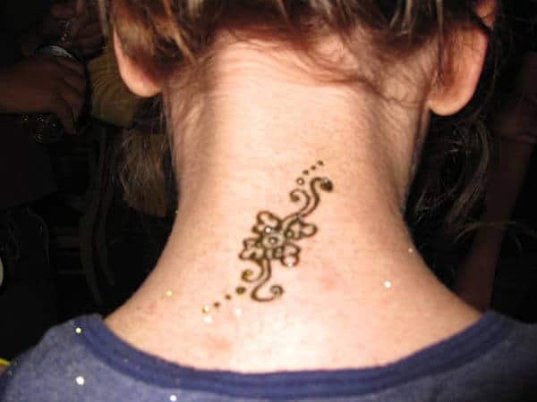 A pretty little neck mehendi design for girls