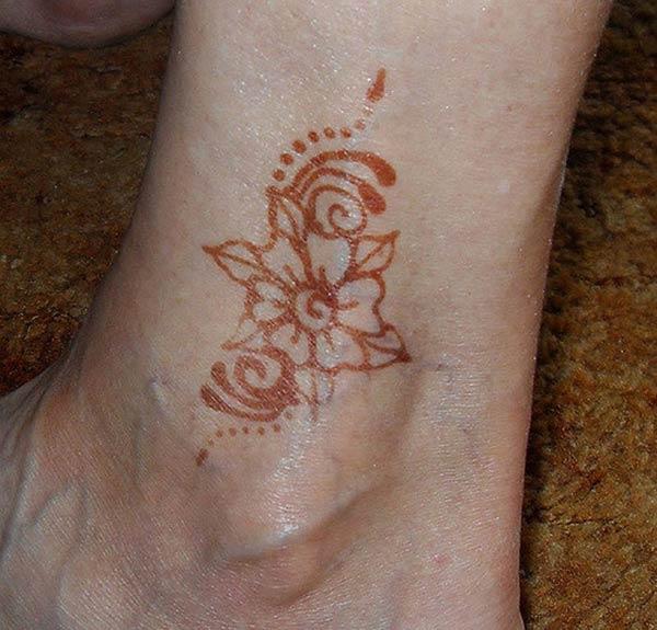 A cute flower mehendi design on ankle for girls