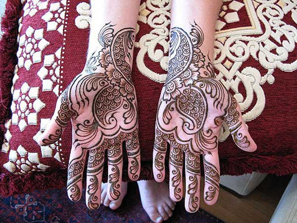 A swirl magic mehendi designs for Brides