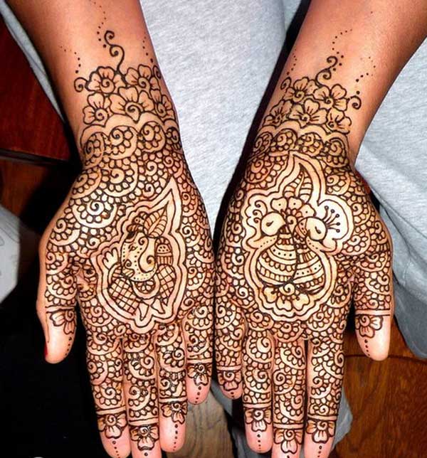 A wonderful bridal mehendi design for brides